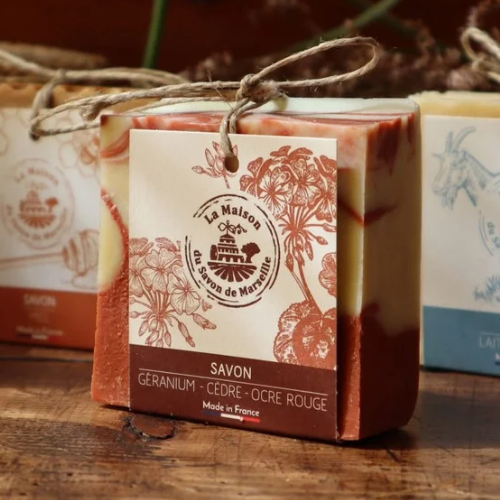 Savon Géranium - Cèdre - Ocre rouge